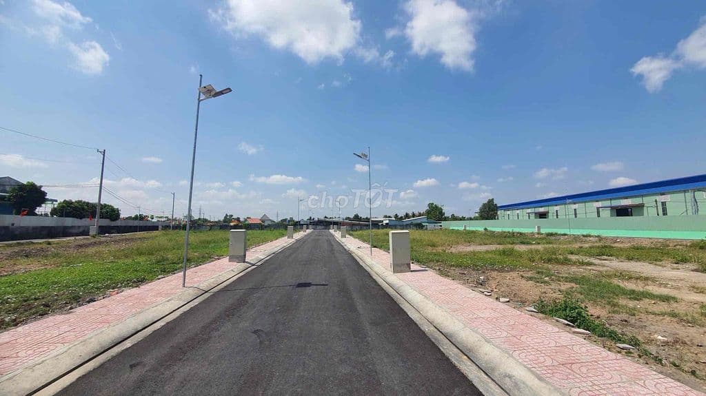 Đất thổ cư mặt tiền đường Hoàng Phan Thái, Bình Chánh, DT 90m2 ( ODT)