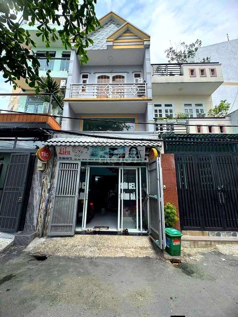 nhà 3 tầng đường thông giá nhỉnh 4tỷ