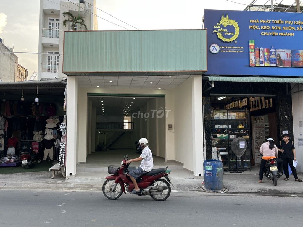 HOT-Nhà đẹp DT 5m*32m, có lửng, mặt tiền Phan Văn Hớn, gần chợ Đại Hải