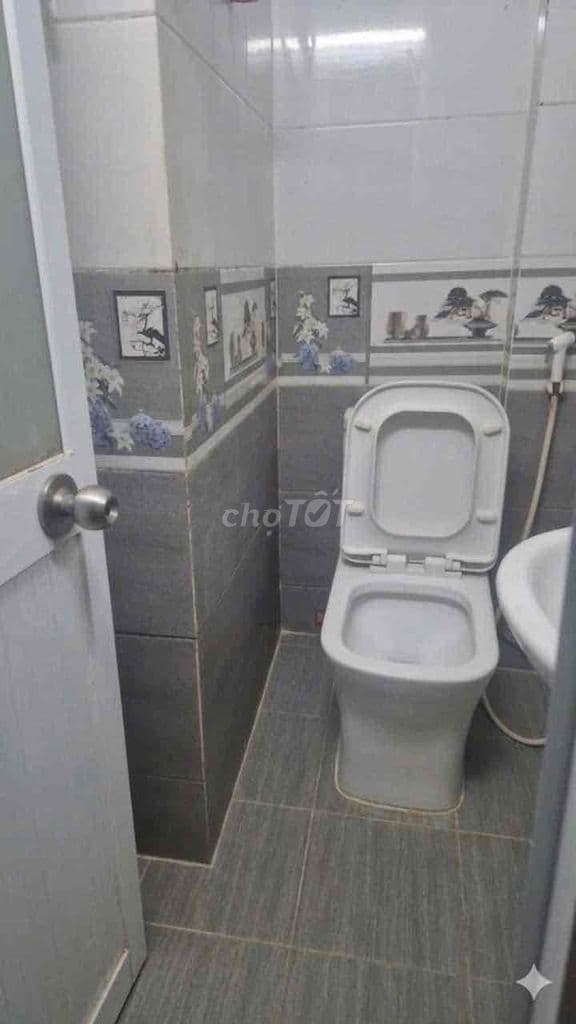 NHÀ NHỎ HIẾM CÓ VỊ TRÍ TRUNG TÂM GIÁP QUẬN TÂN BÌNH ĐƯỜNG ÂU CƠ