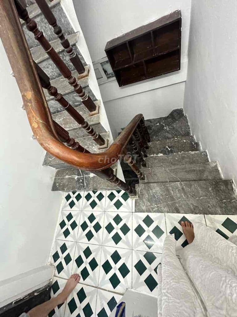 Hơn 2,5 tỷ có nhà Ngõ chợ Khâm Thiên-Ngõ 3 gác-Sân-Sổ chung 18m*4T;3N - Ảnh 2