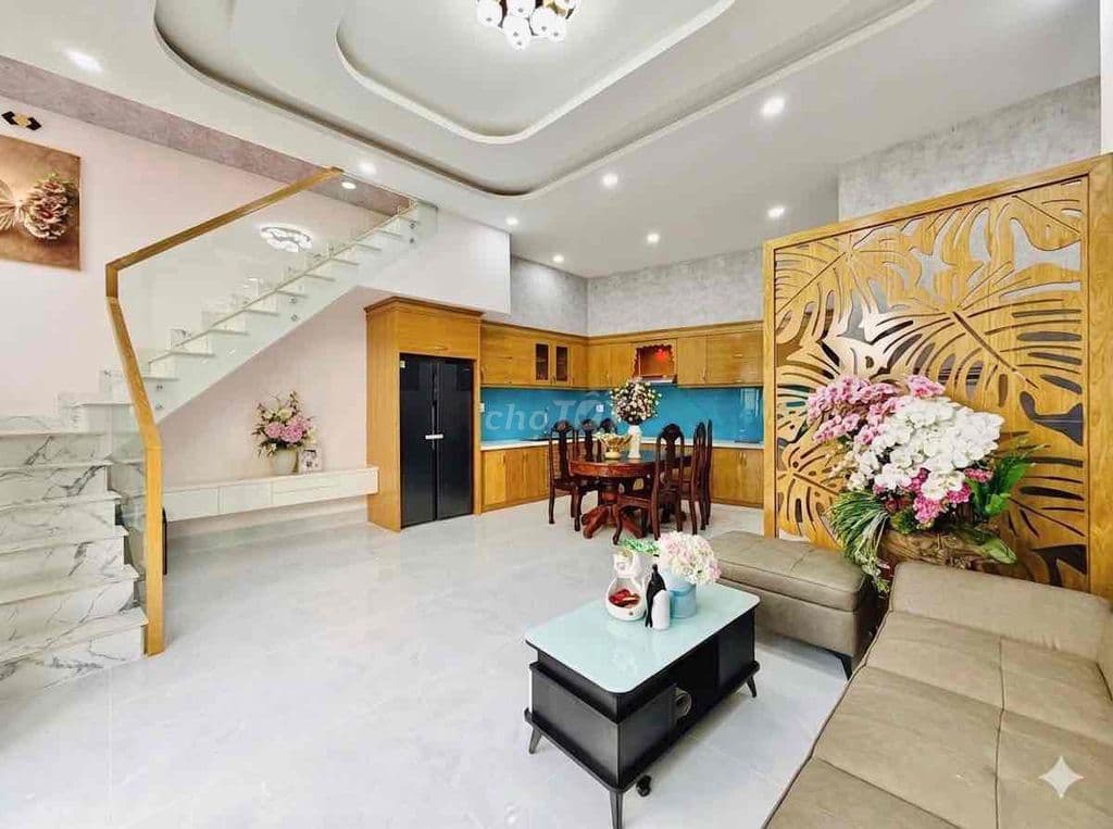 Gấp! Bán nhà Võ Chí Công, lô góc,30m ra oto, ô chờ thang máy,38m2*5T