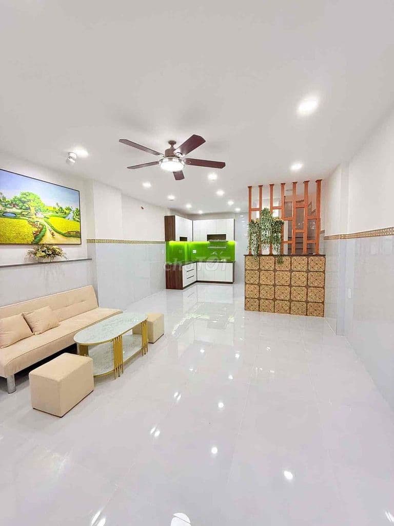 NHÀ VỊ TRÍ ĐẸP - RỘNG 37m2
