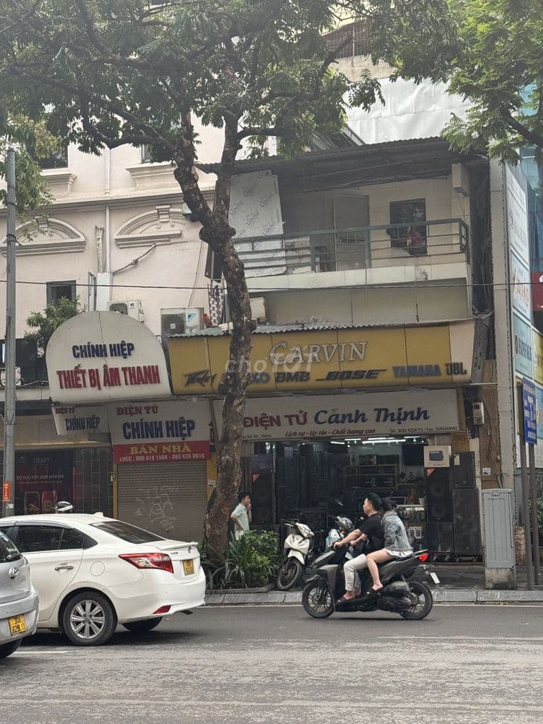 Cho thuê nhà nguyên căn mặt phố Hàng Bài - vị trí đắc địa.