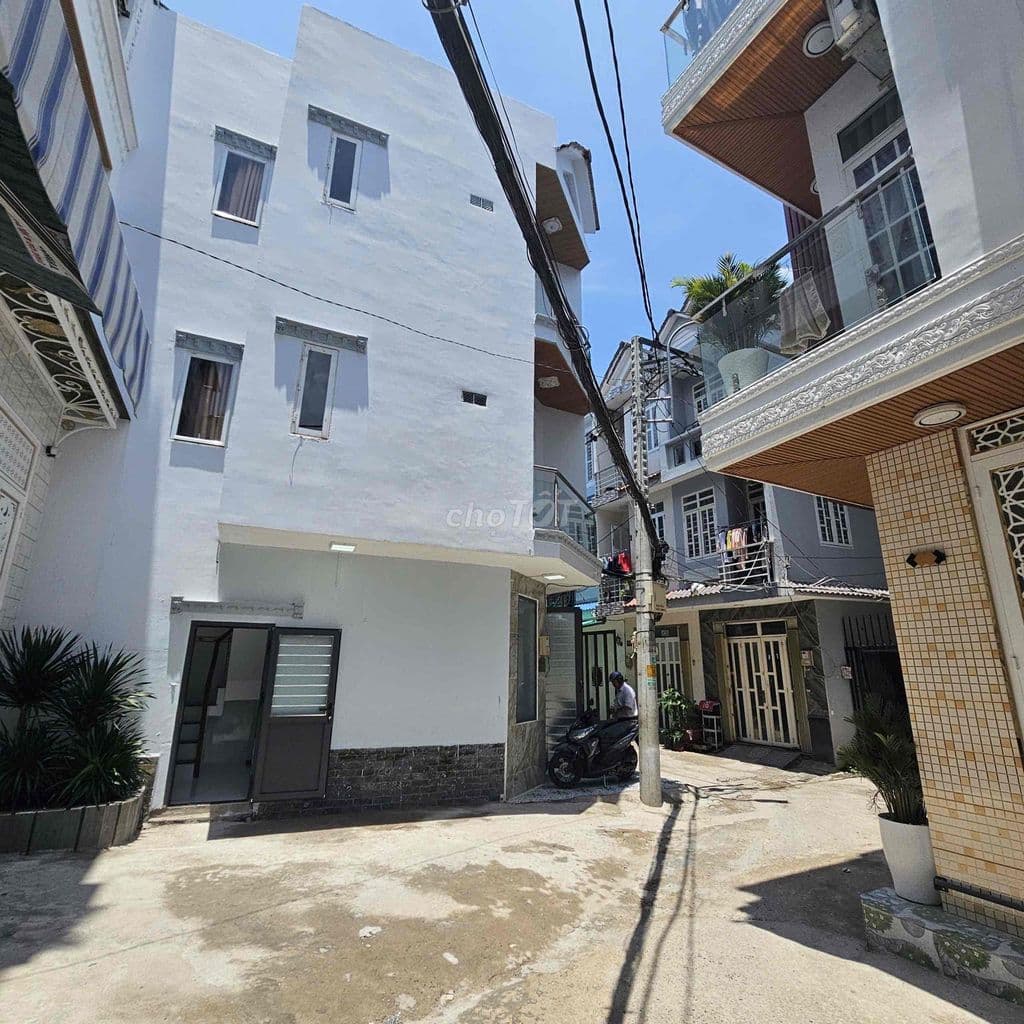 Nhà mặt tiền hẻm thông ngay trung tâm thị trấn nhà bè sát q7