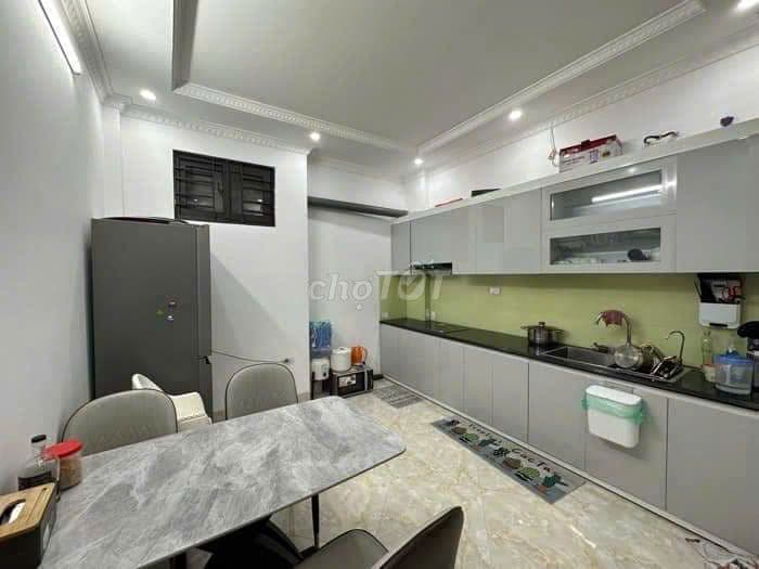 Tôi Chính Chủ Bán nhà 45M2 5 Tầng Nhỉnh 9 Tỷ Thoáng Dòng Tiền 30TR ÔT