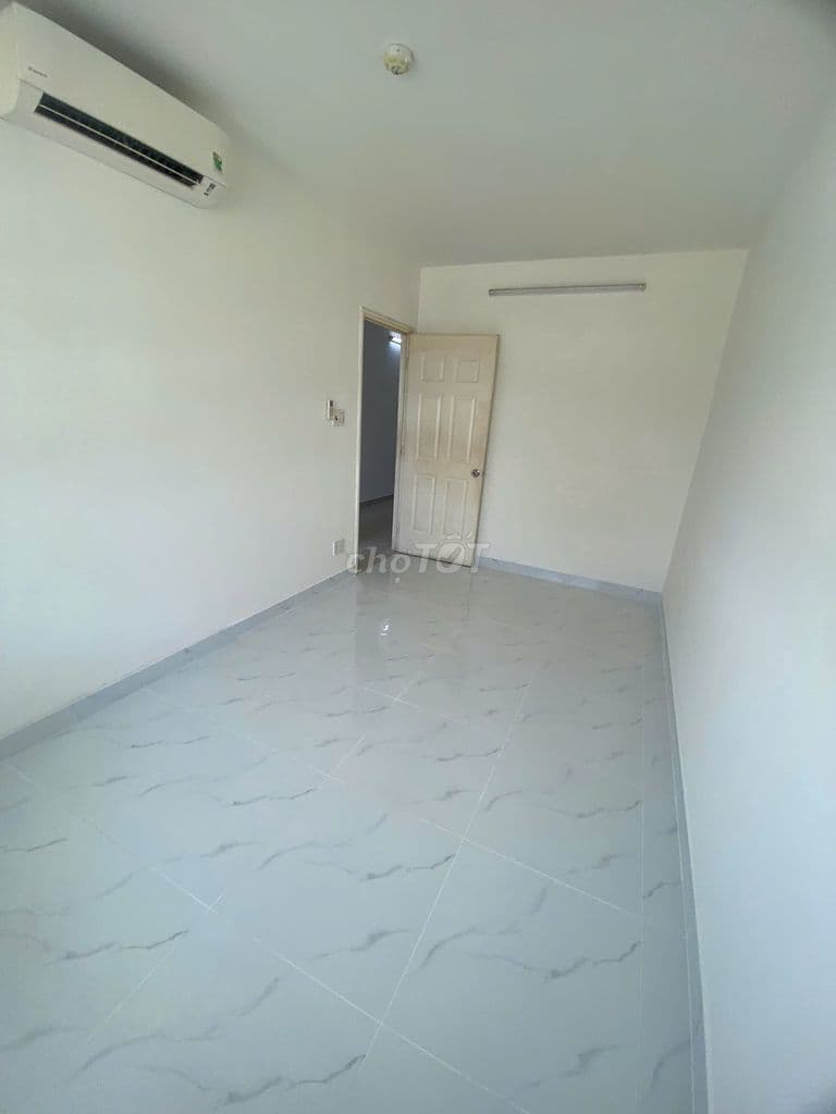 Bán căn hộ 8x Đầm Sen 75A Tô Hiệu, 1 phòng có sổ giá 2.3 tỉ
