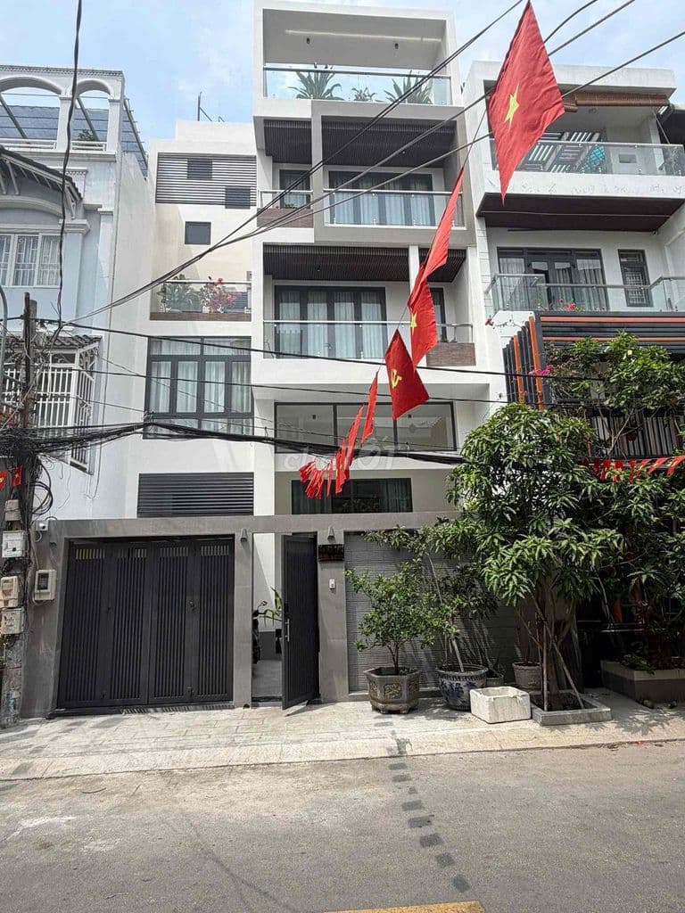 Biệt thự mới siêu víp đường 20,dt 8x16,6 đúc 1T1L3L thang máy