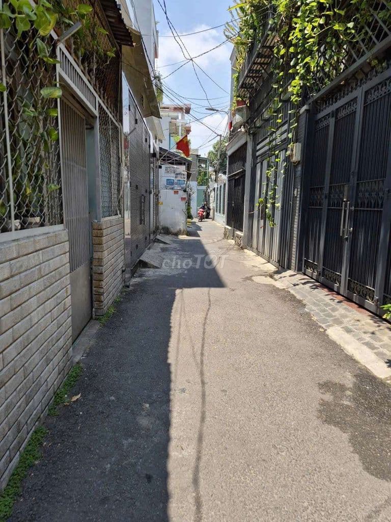 Chỉ 3.7 tỷ Chính Chủ Bán Nhà 40m2 Nhà 2 tầng hẻm hơn 3m rộng sạch sẽ