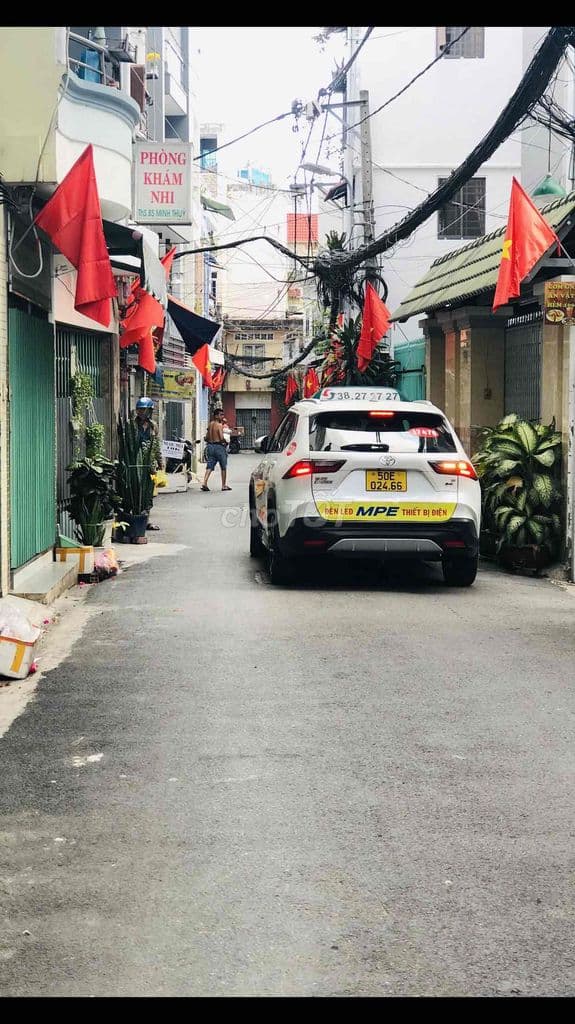 nhà Hẽm Xe Hơi 6m thông 4m x 11m Đường Nguyễn Văn Đậu gần Mặt Tiền