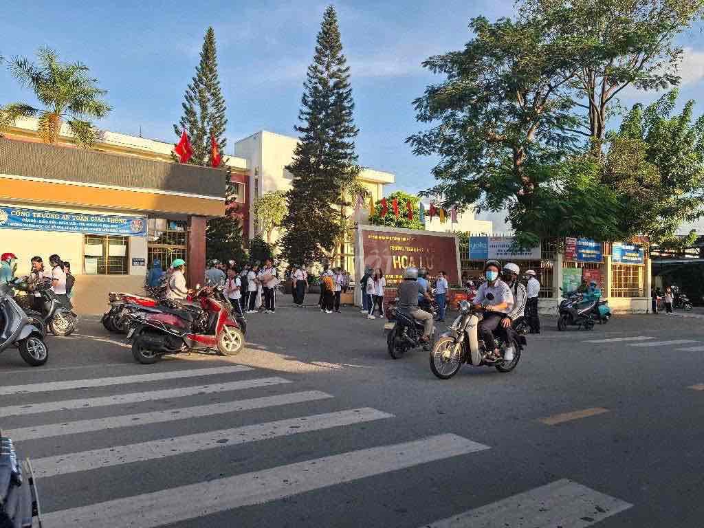 HIẾM NHÀ ĐƯỜNG QUANG TRUNG ( HIỆP PHÚ CŨ ) SÁT TRƯỜNG HOA LƯ 63m2 3PN