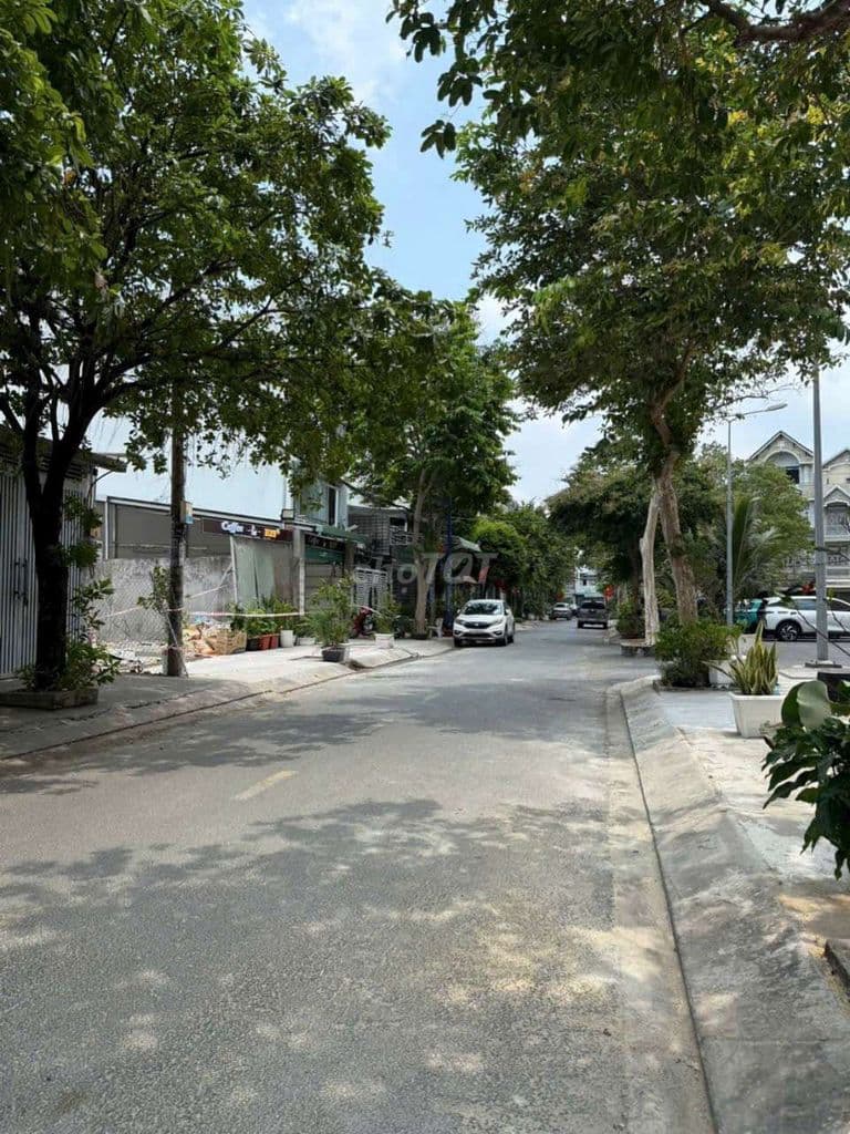 Cần bán gầp Đầt .PTTN khu 10ha .Dương Thị Giang DT 5 x 25 giá 10 tỷ 5