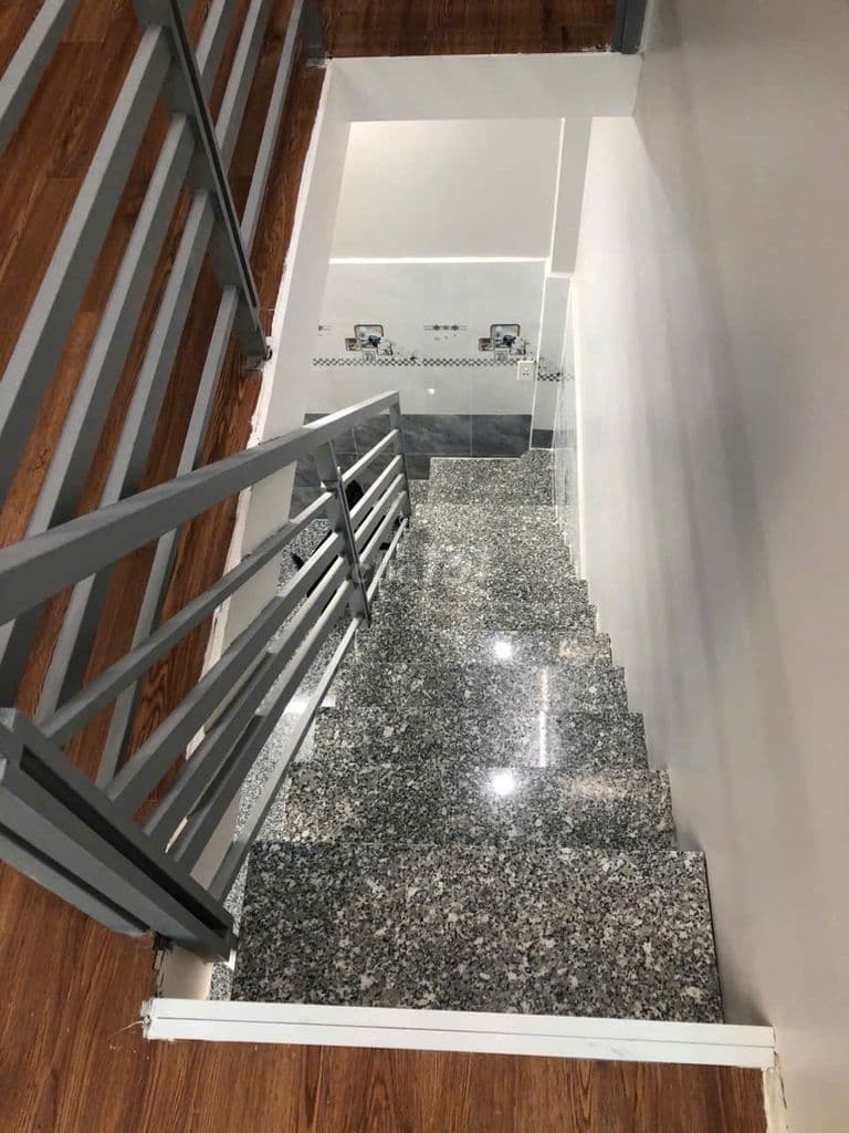 nhà Huỳnh Văn Bánh sát hẻm Oto 2 lầu trung tâm - Ảnh 2