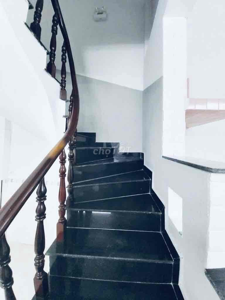 🛳️🚢HÀNG KHỦNG BẾN VÂN ĐỒN 61M2 3 TẦNG ĐÚC BTCT KIÊN CỐ - HẼM 3-4 MÉT - Ảnh 3