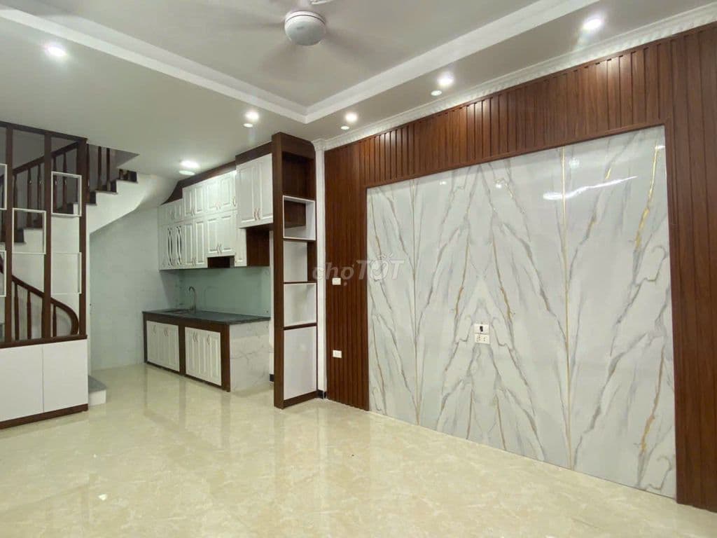 Cổ Linh- Thạch Bàn. bán nhà 5 tầng mới koong, hàng hiếm giá hời !