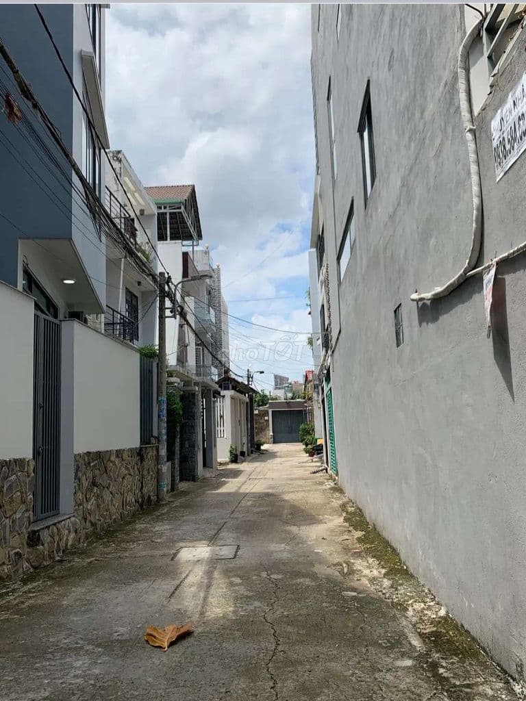 85m_Trương Thị Hoa _Ngang hơn 4,5 m2__ giá hơn 4 đồng.