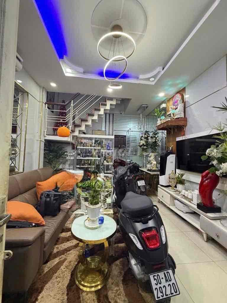 NHÀ ĐẸP 3 TẦNG GIÁP TÂN PHÚ - SÁT MT NỞ HẬU TÀI LỘC