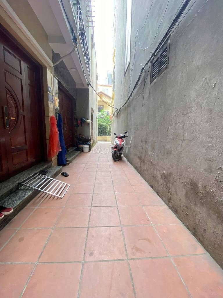 NHÀ XUÂN ĐỈNH – NGÕ RỘNG, GẦN Ô TÔ TRÁNH – 2 THOÁNG TRƯỚC SAU.