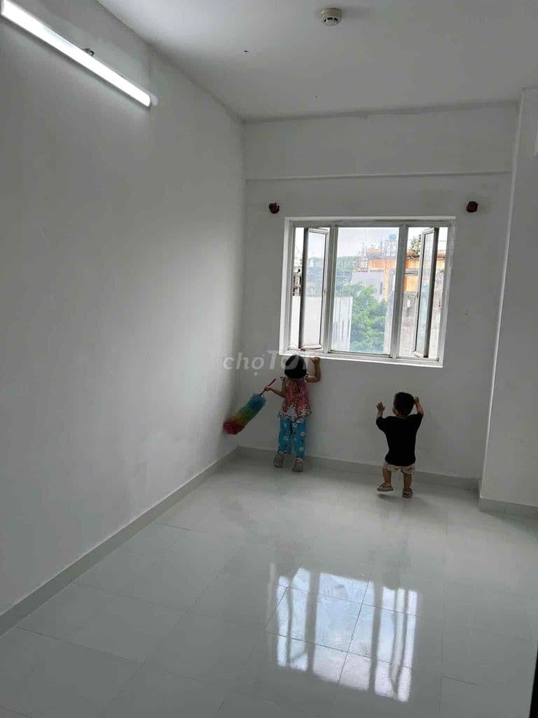 BÁN CHUNG CƯ NHẤT LANG 3 LẦU CÓ THÁNG MÁY 👉 2Tỷ 100 BỚT LỘC - Ảnh 3