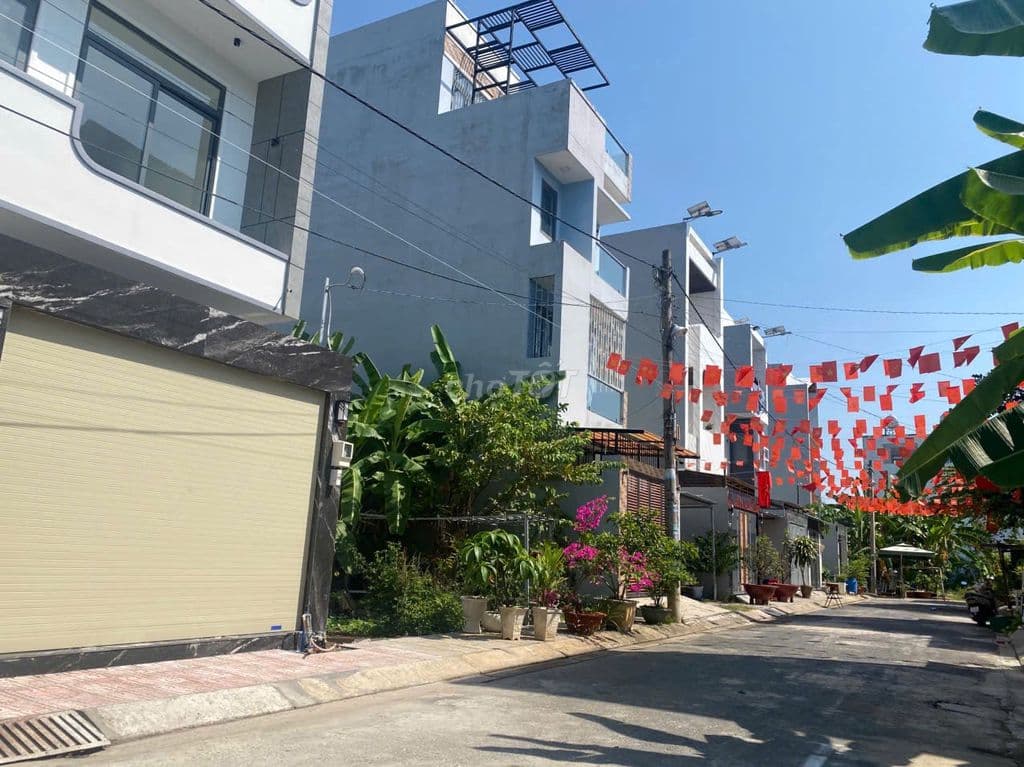 BÁN ĐẤT NGAY ĐƯỜNG LÒ LU , KHU DÂN CƯ HIỆN ĐẠI.