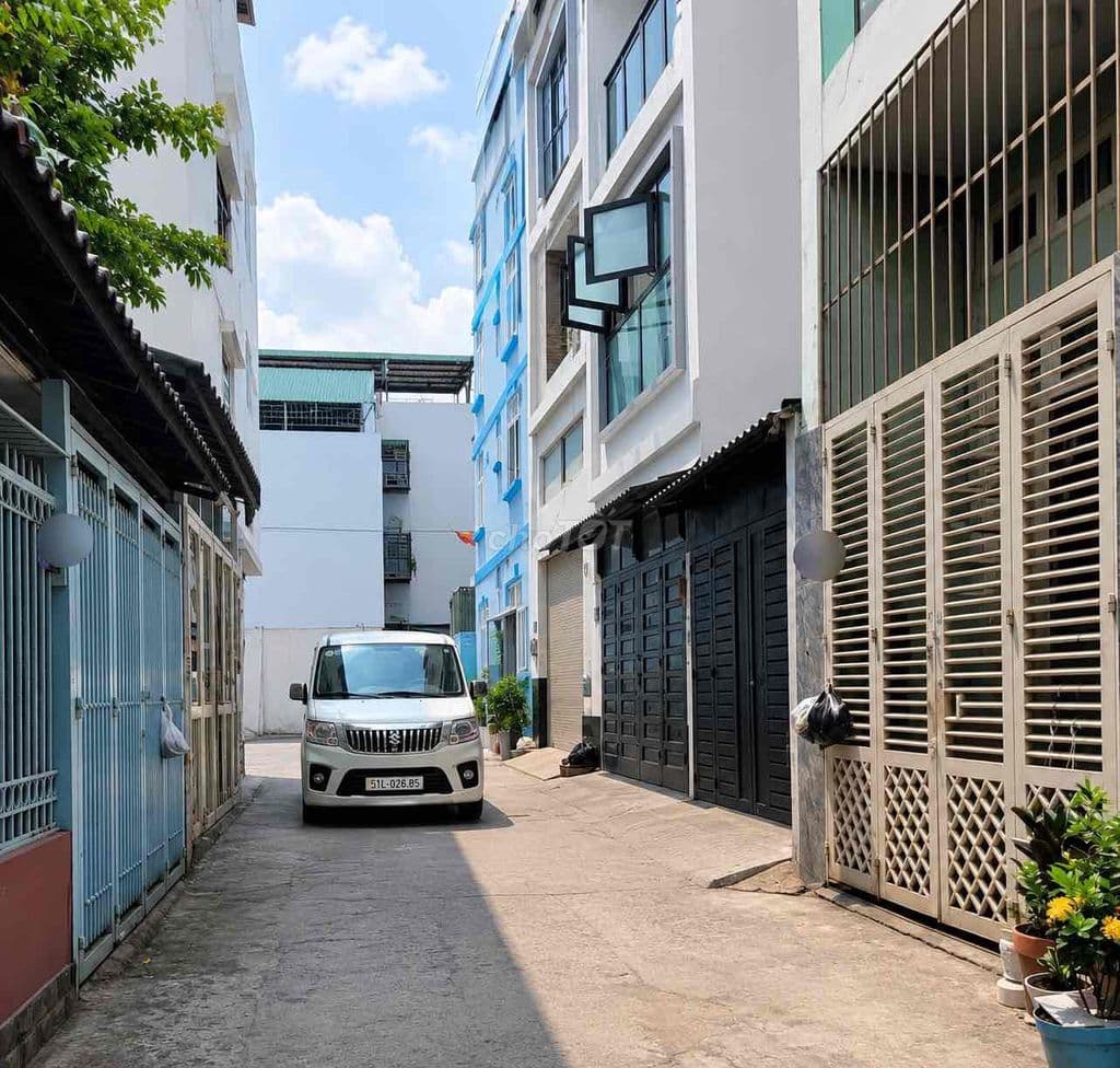 Xe hơi ngủ nhà - Dương Quảng Hàm - Phân lô - 6,5 tỷ