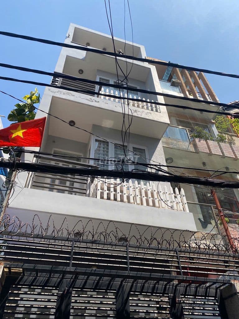 "Hot" nhà đẹp 4 tầng, hẻm xe hơi tránh, gần Vincom Phạm Văn Đồng