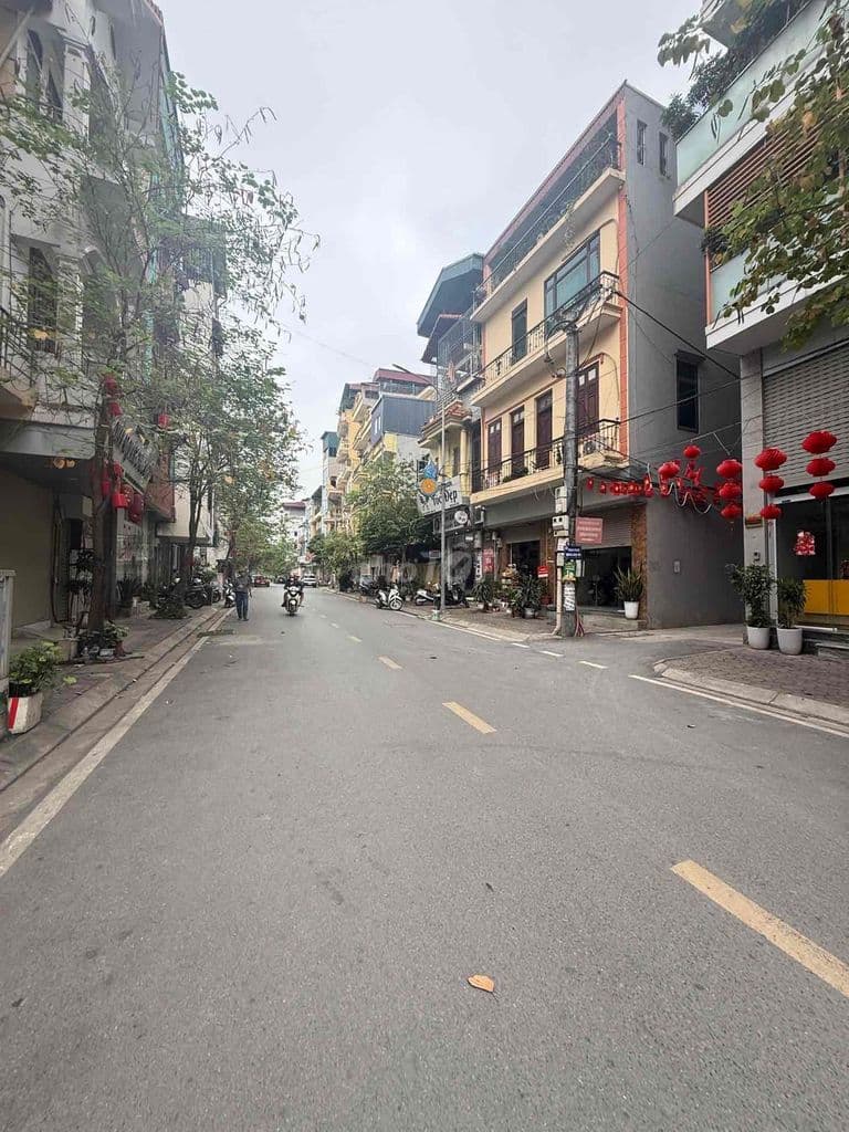 CHÍNH CHỦ CẦN BÁN NGAY NHÀ Ở PHỐ LÊ TRỌNG TẤN * THANG MÁY KÍNH KOONG