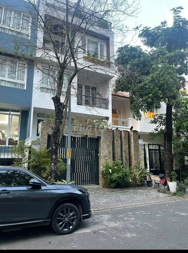 Biệt thự 8x19.5 3 tầng KDC Bình Phú