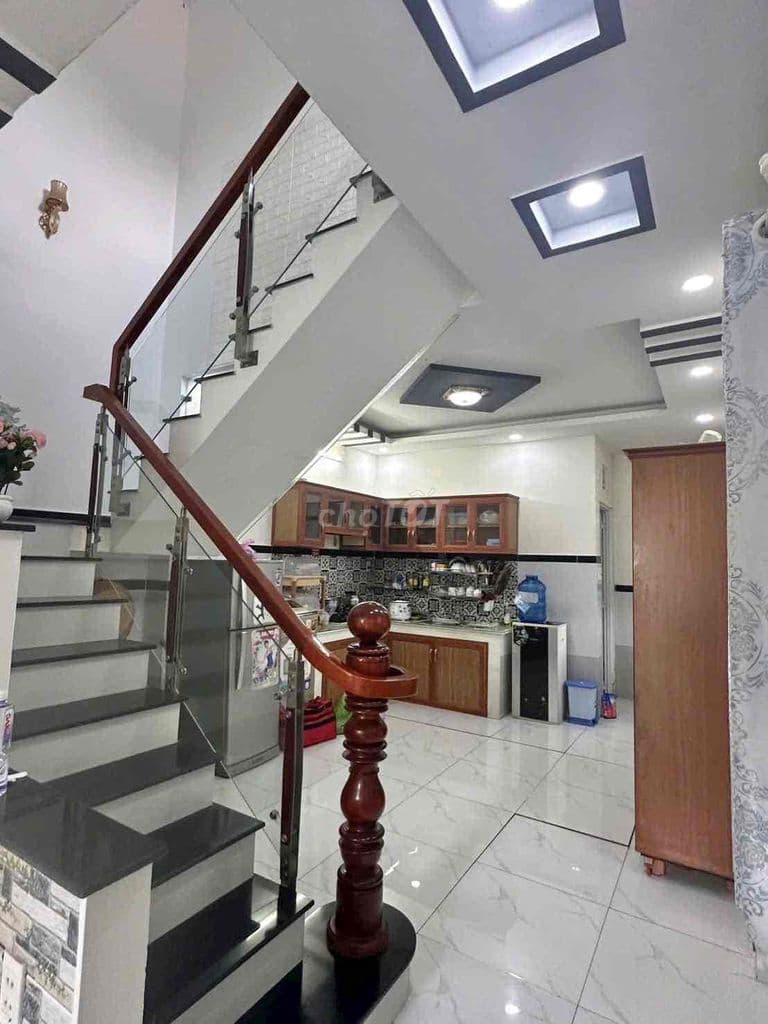 SIÊU PHẨM NHÀ ĐẸP PHẠM THỊ DÂY 2 TẦNG ĐẸP LONG LANH GIÁP QUẬN 12 - Ảnh 2