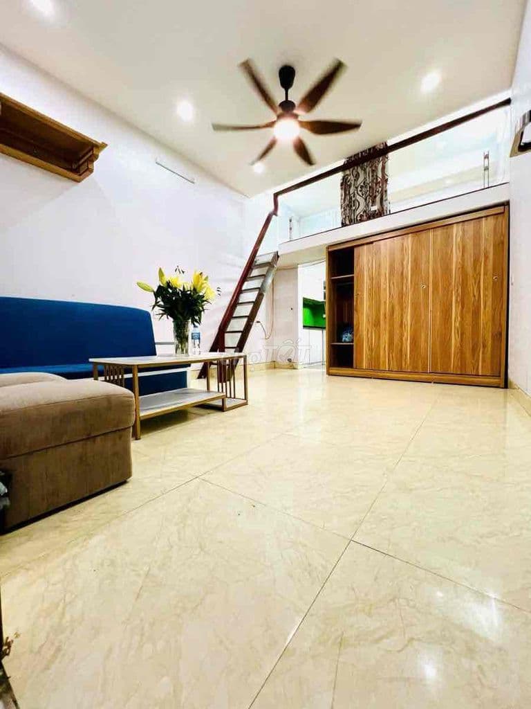 TT Nguyễn Chí Thanh, tầng 1, sát phố, 2 thoáng, ô tô đỗ, ngõ rộng