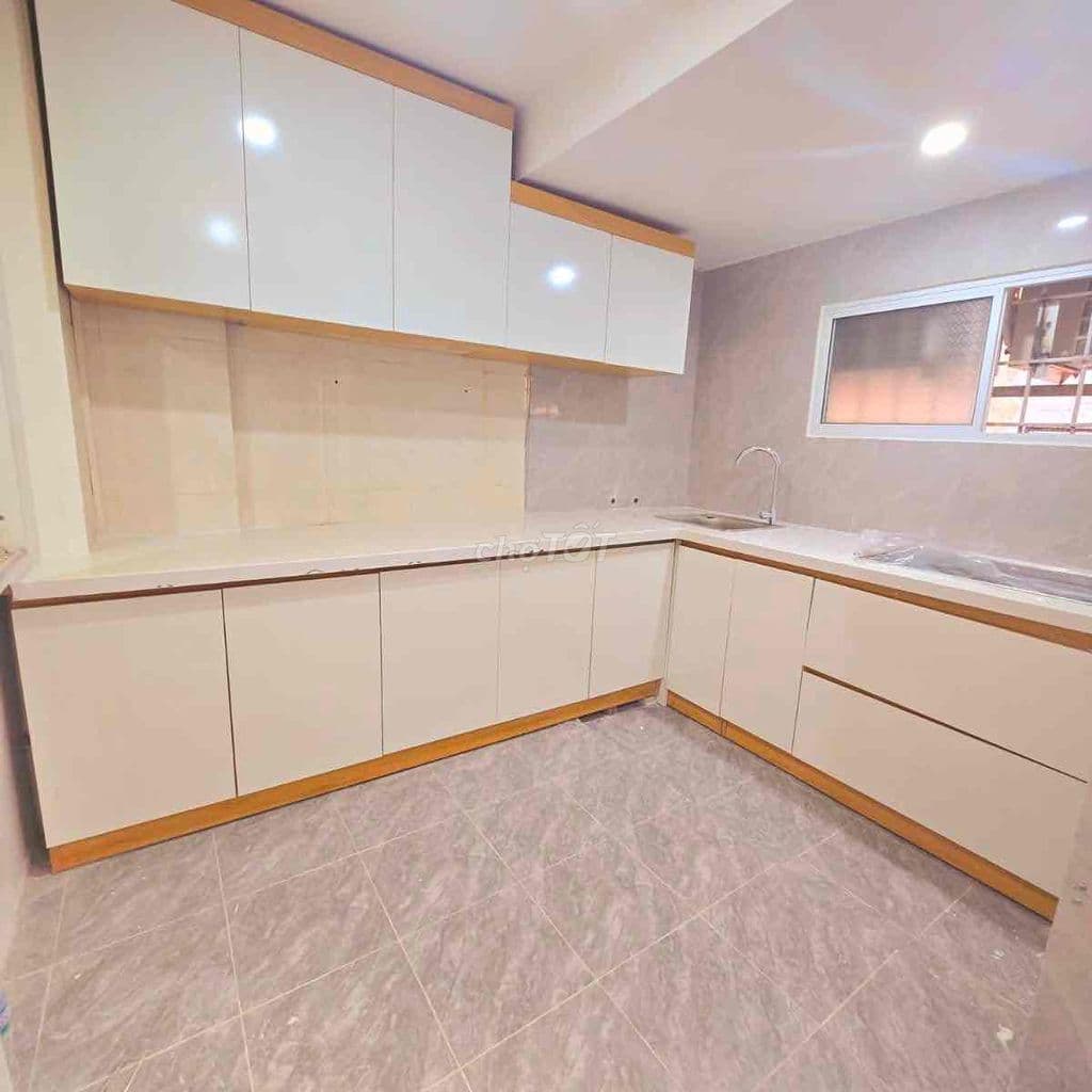 TT Tôn Thất Tùng, tầng 2, sát phố, cầu thang thấp, 2 thoáng, 60m2 - Ảnh 2