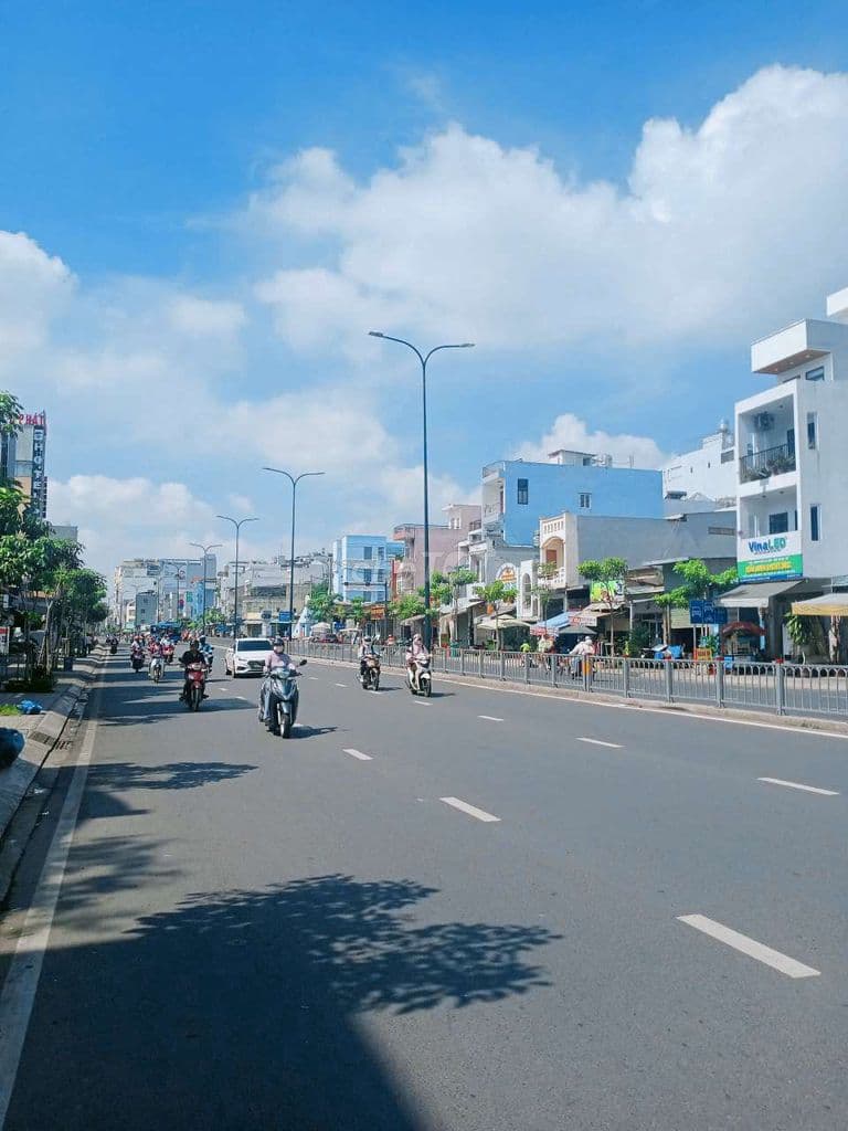 Hẻm xe hơi Dương Quảng Hàm, 60m2, 2 tầng, 4 phòng ngủ, giá 7tỷ 69