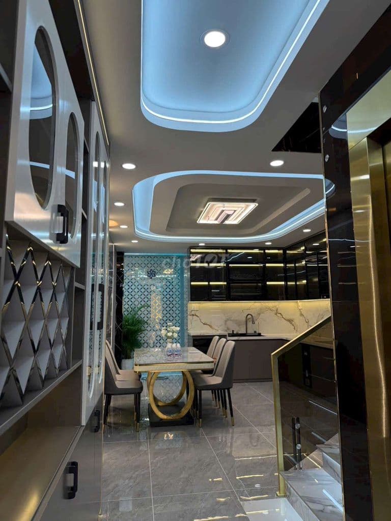 Nhỉnh 8 tỷ Siêu Phẩm 4 Tầng có Thang Máy Hẻm 10m thông Trung Mỹ Tây 2A - Ảnh 3