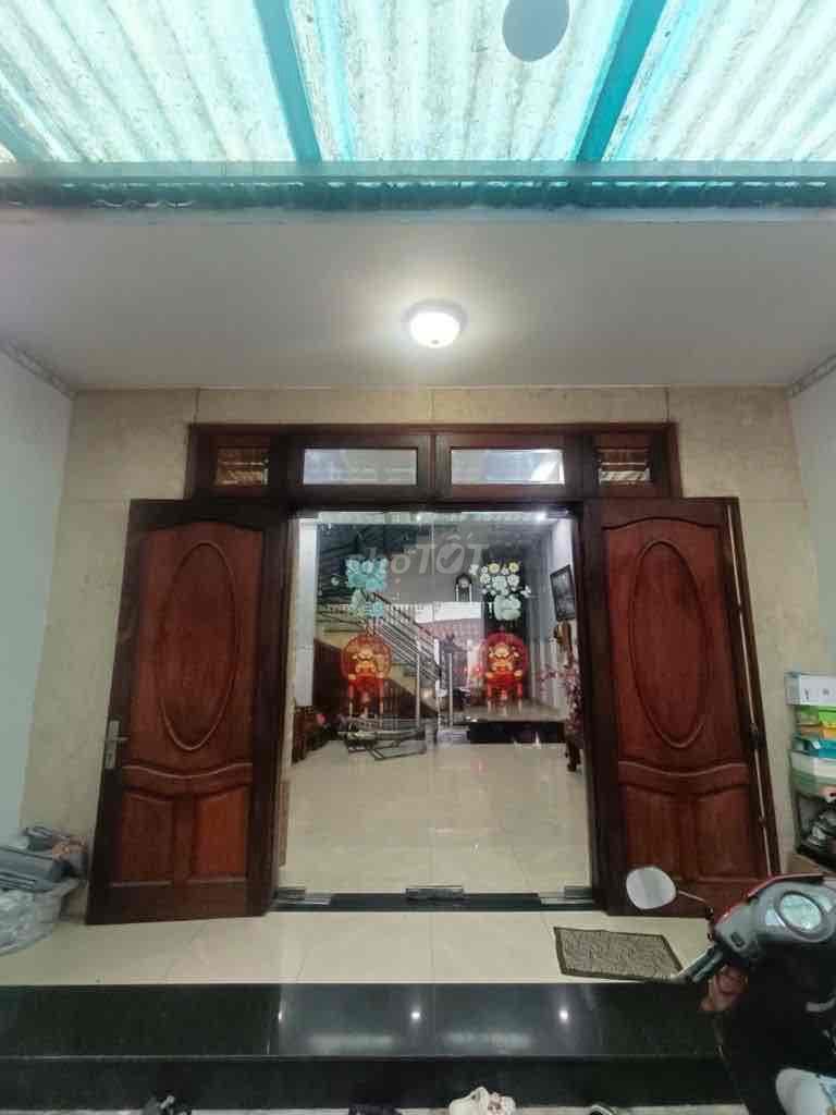 Bán nhà mặt tiền quận 9
