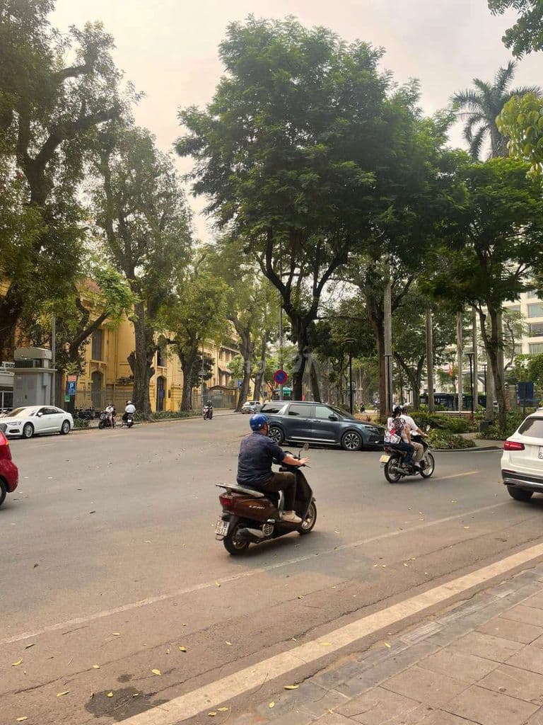 Tập thể Lê Thánh Tông, 50m, gần nhà Hát Lớn, Ở hoặc cho thuê Homestay