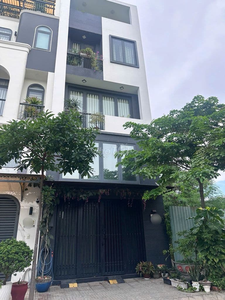 Bán nhà 5 Tầng mới cứng sát Đh Văn Lang-Đặng Thùy Trâm. 4.9x12m, 5PN
