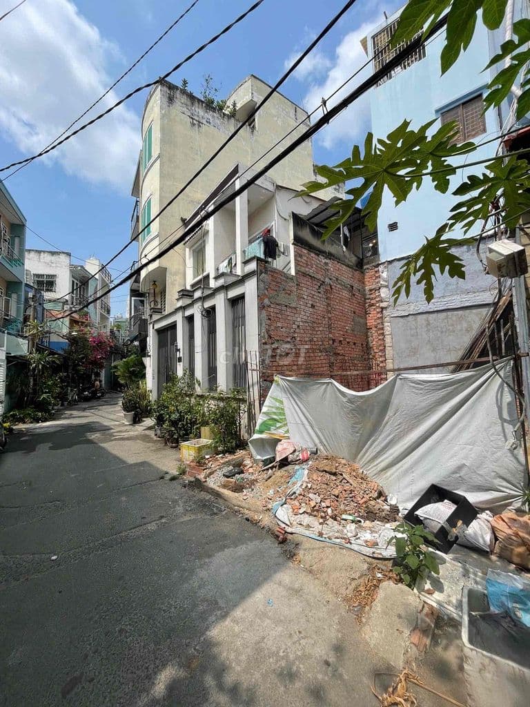 HẺM OTO 4M - CÁCH MT ĐƯỜNG LỚN 15M - GIÁP Q11