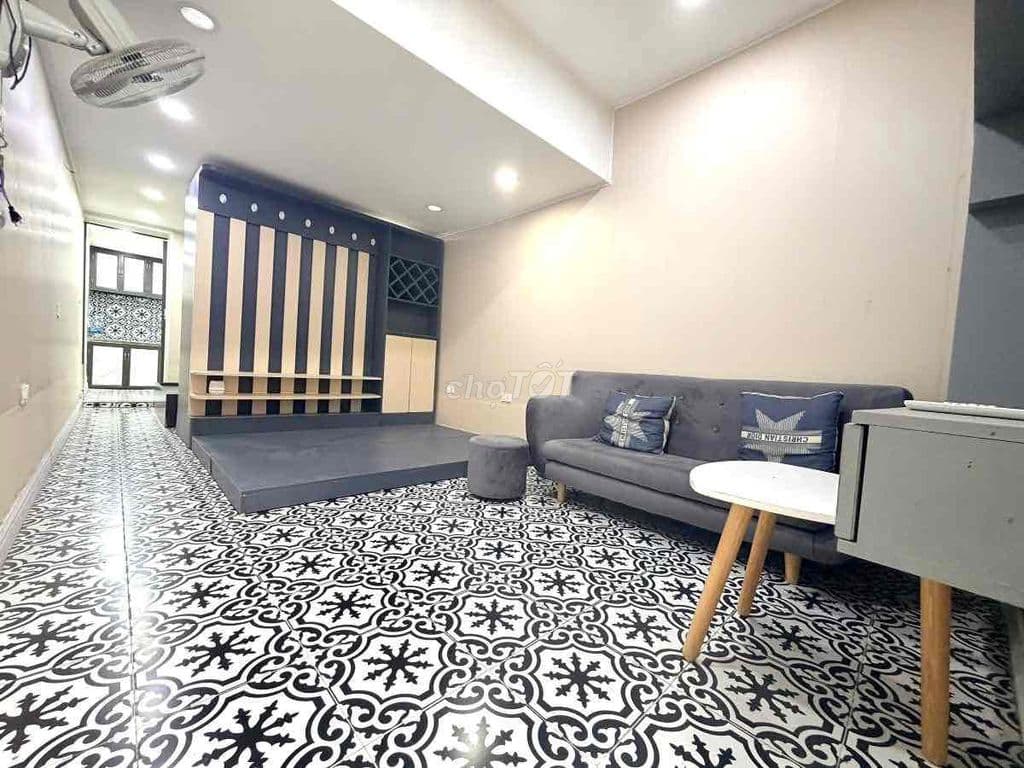 TT Thái Thịnh, tầng 1, ô tô đỗ, ngõ thông, 2 thoáng, sân riêng, KD tốt