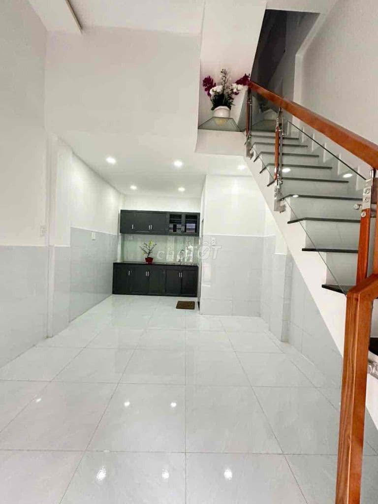 Cần bán gấp nhà Lạc Long Quân Dt 15m2 giá 1ty850