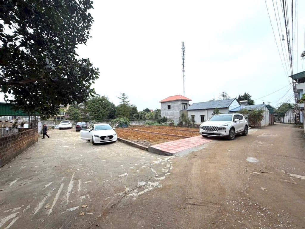 Đất sát UBND xã Hạ Bằng - Hòa Lạc.Lô góc 120m2 ô tô tránh kinh doanh.