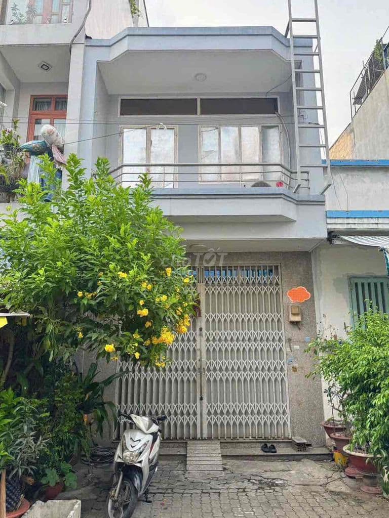 4x10, nhà đúc 2,5 tấm. mặt tiền đường 3b giáp đg số 4