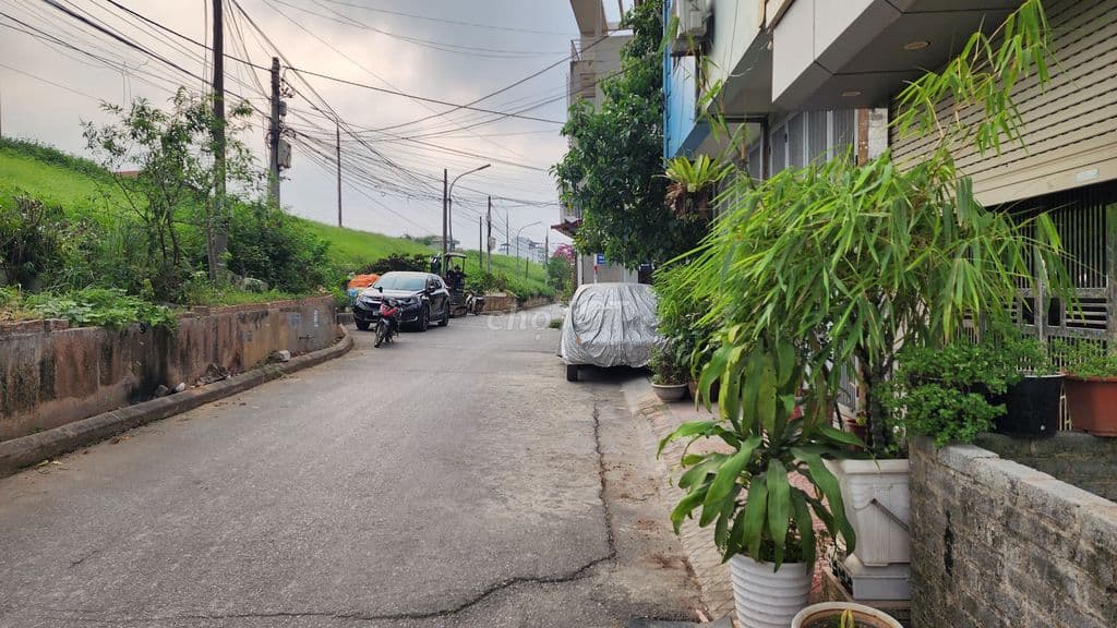 Bán đát mặt đường bát khối