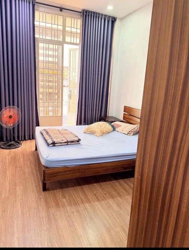 Góc 2 Mặt Tiền Sư Vạn Hạnh Q 10, ngang 3,9x12m 4 tầng nhà còn mới đẹp