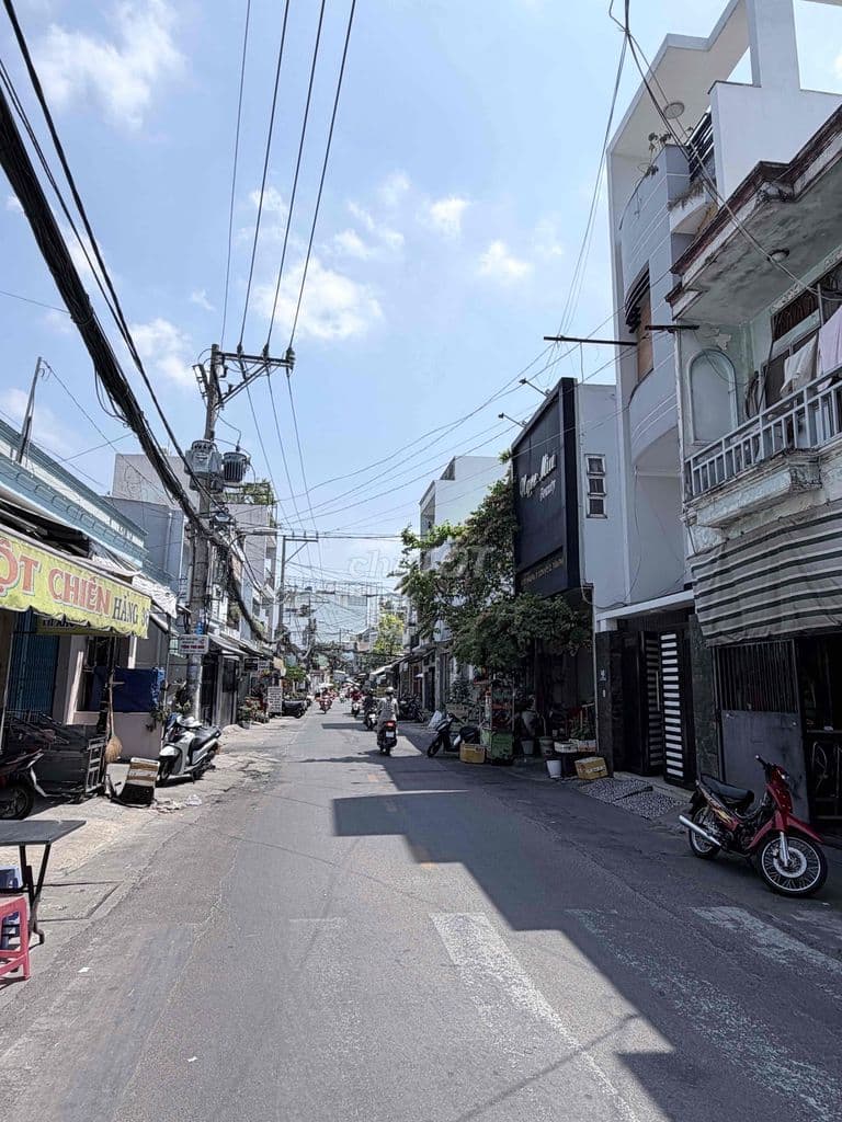 chính chủ bán MT đỗ nhuận - ngay siêu thị Aeon