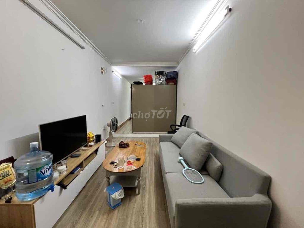 Chỉ 2,8 tỷ chính chủ bán 50m2 căn hộ tt Kim Liên tầng 3 , nhà đẹp . 3