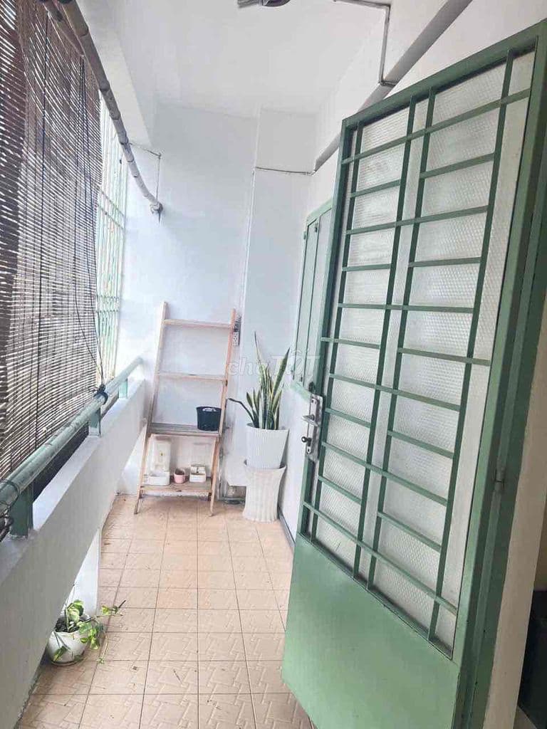 Chung cư có thang máy. Căn góc.DT trên sổ 67,3m2