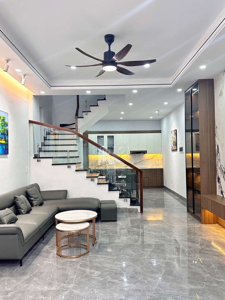 Bán nhà Bà Triệu lô góc 50m 5t,trước nhà rộng,ngõ nông,vài bước ra phố - Ảnh 2