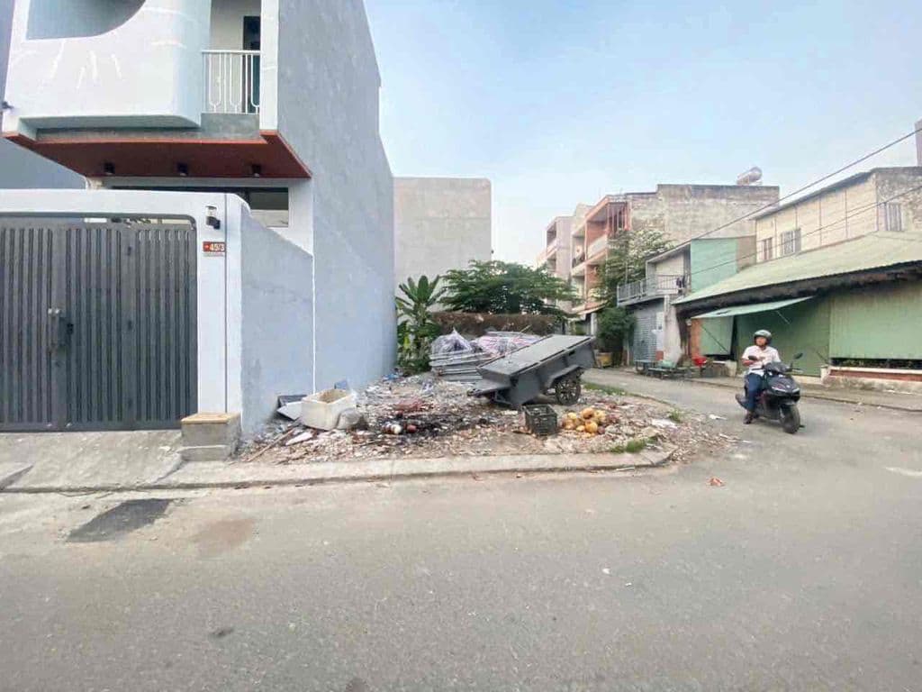 Bán Lô Đất Góc 2 Mặt Tiền Ngay Chợ Long Trường P. Long Trường Q9 TpHcm