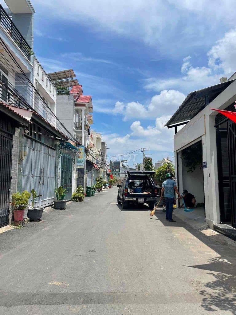 Bán Lô Đất Hẻm 12 đường 339, Cách Đỗ Xuân Hợp 150m, Phước Long B, Quận