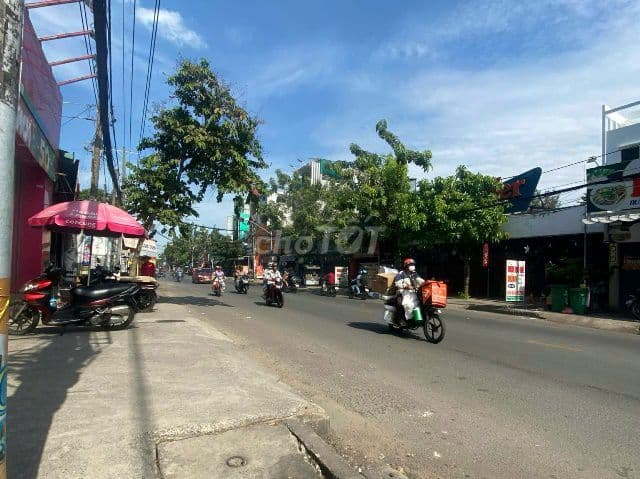 Nhà mặt tiền đường cn1 phường sơn kỳ DT 7x23 đúc 1 trệt 5 lầu